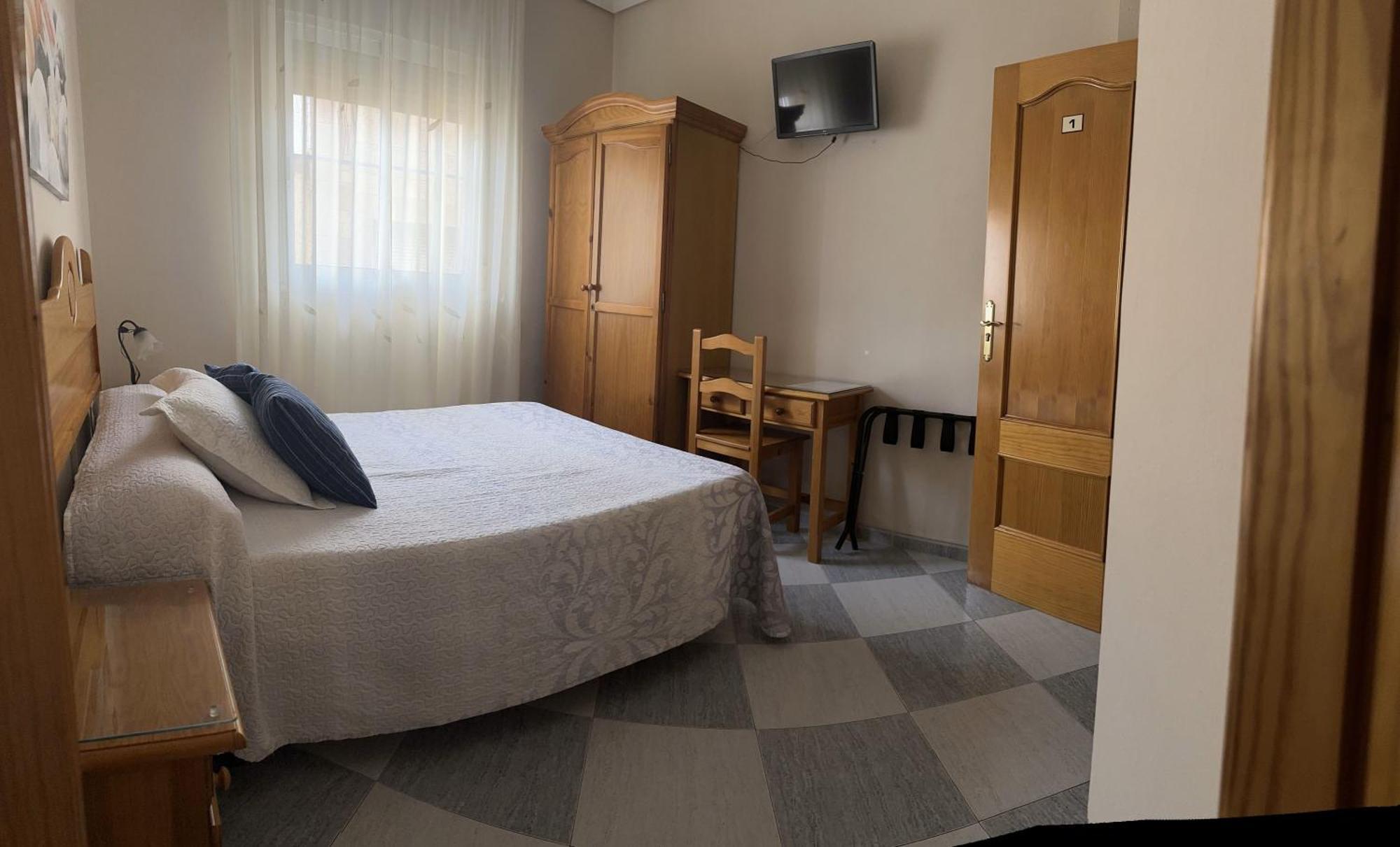 Hostal Avenida تابيرناس المظهر الخارجي الصورة