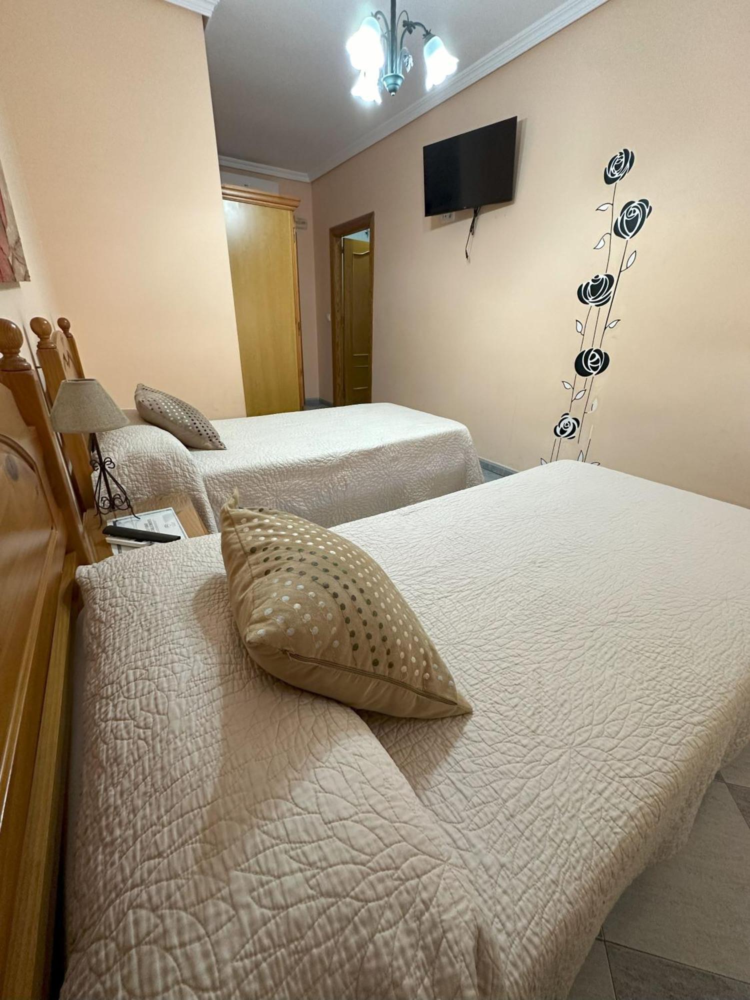 Hostal Avenida تابيرناس المظهر الخارجي الصورة