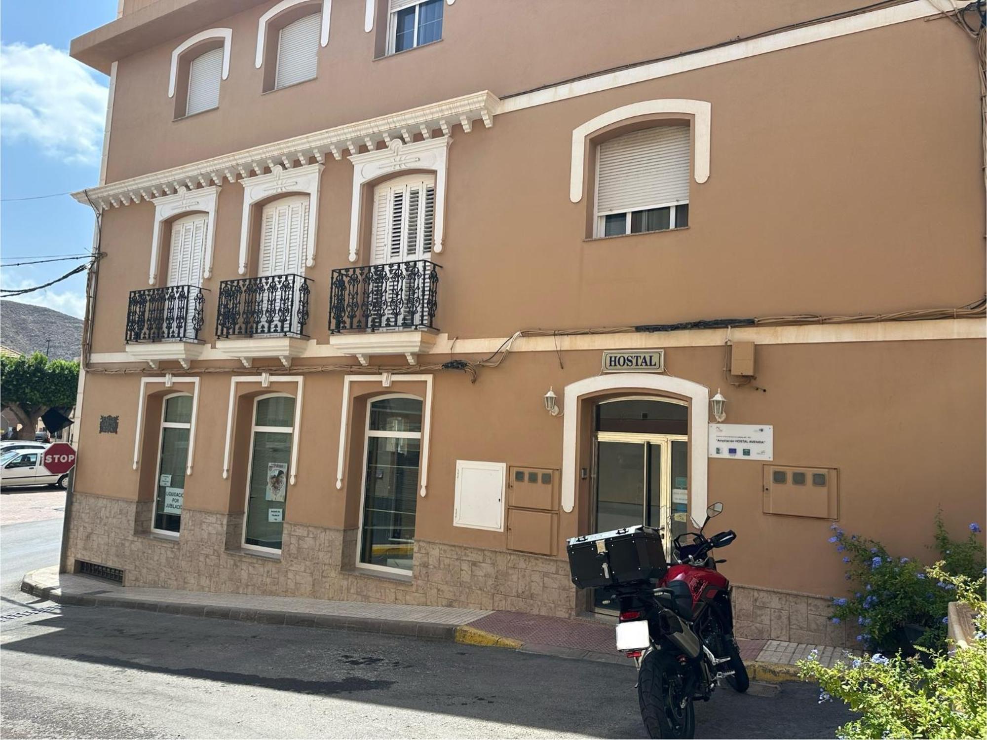 Hostal Avenida تابيرناس المظهر الخارجي الصورة