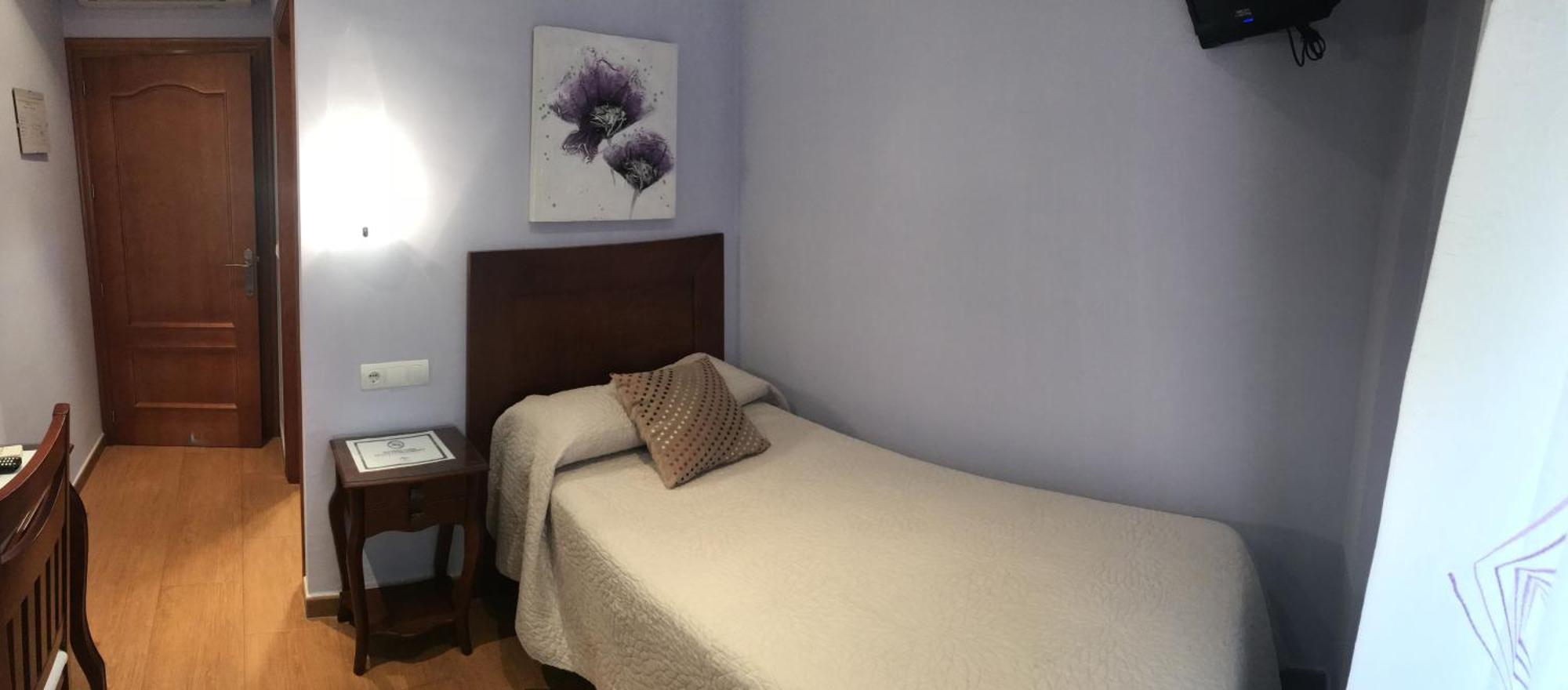 Hostal Avenida تابيرناس المظهر الخارجي الصورة