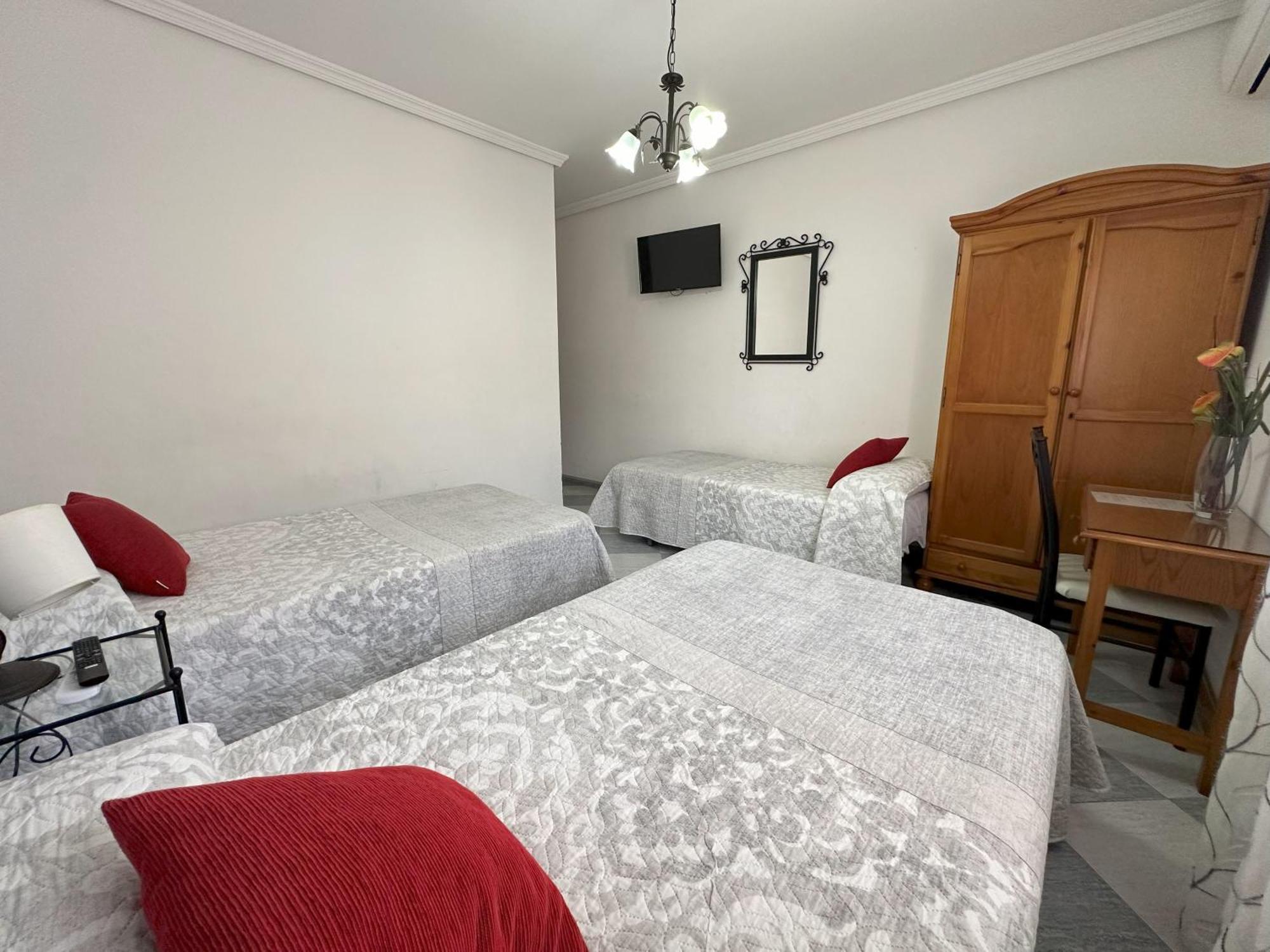 Hostal Avenida تابيرناس المظهر الخارجي الصورة
