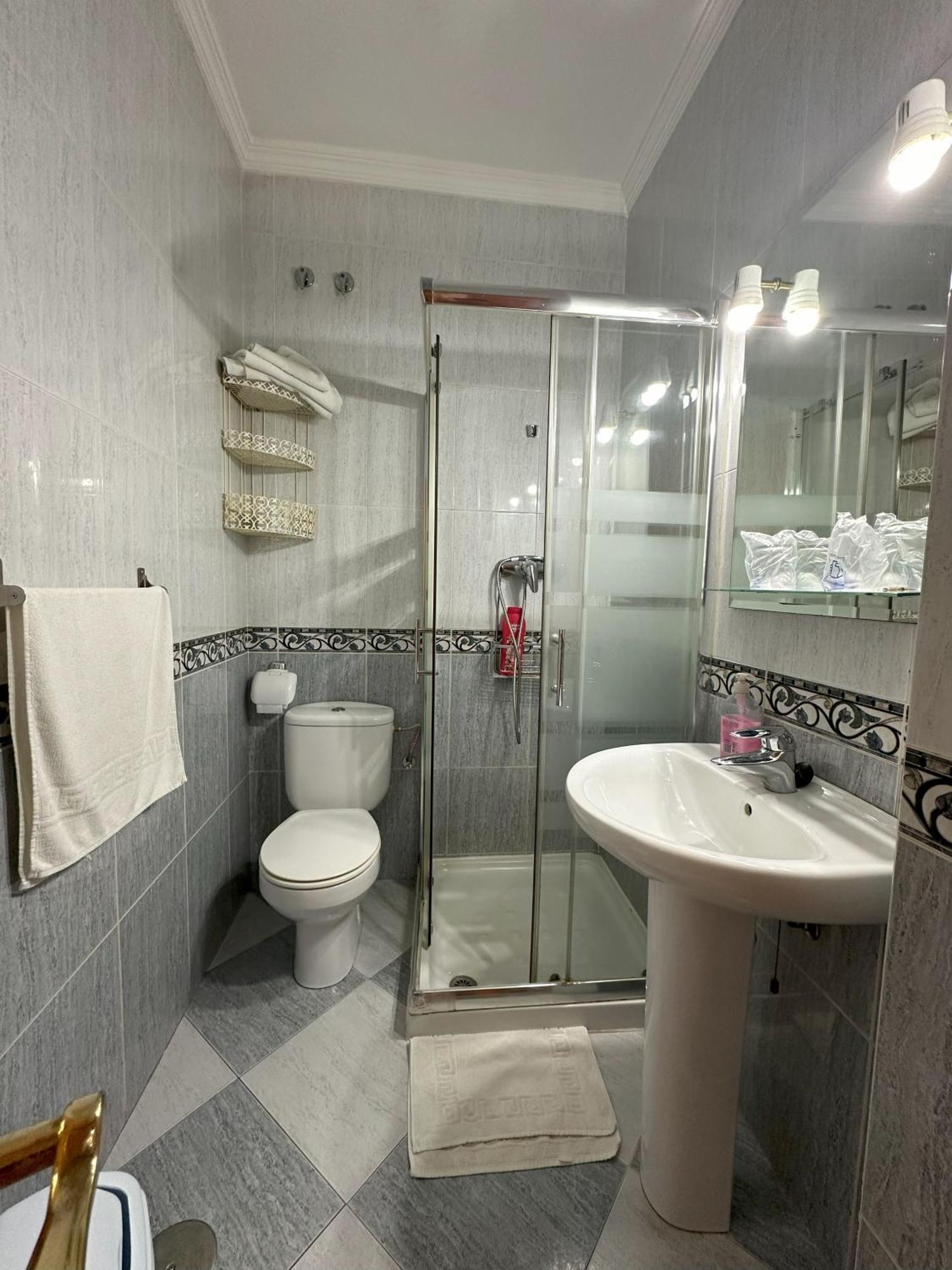 Hostal Avenida تابيرناس المظهر الخارجي الصورة