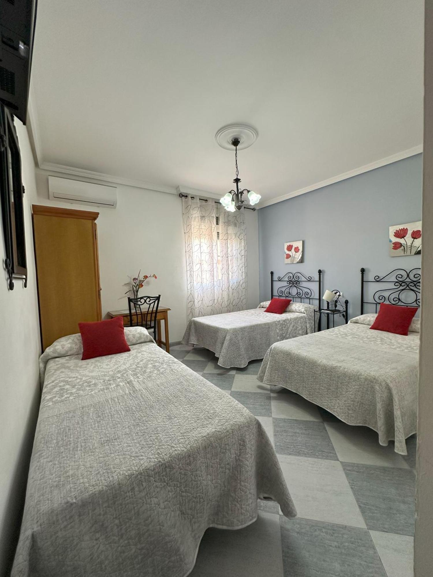 Hostal Avenida تابيرناس المظهر الخارجي الصورة