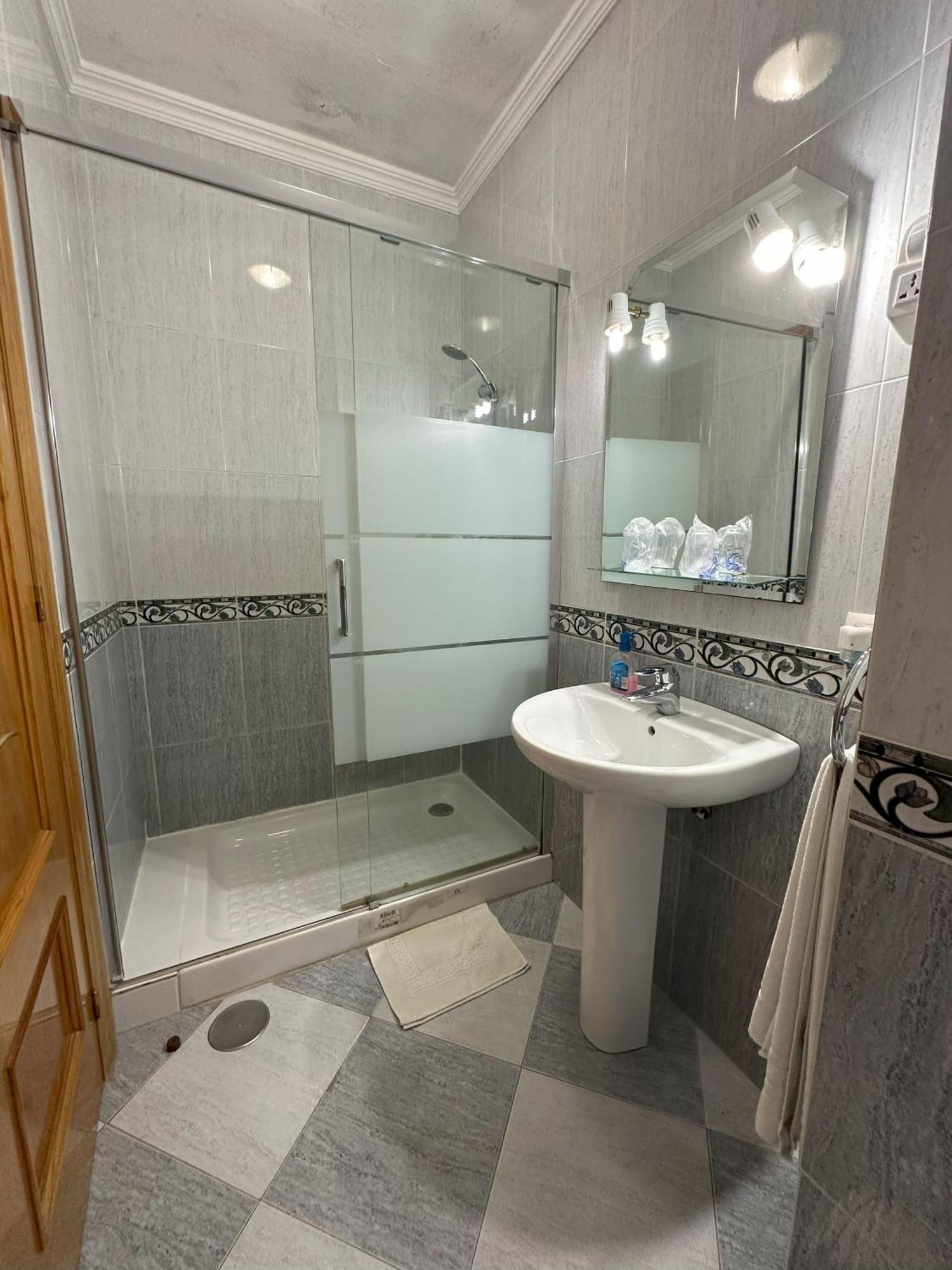Hostal Avenida تابيرناس المظهر الخارجي الصورة