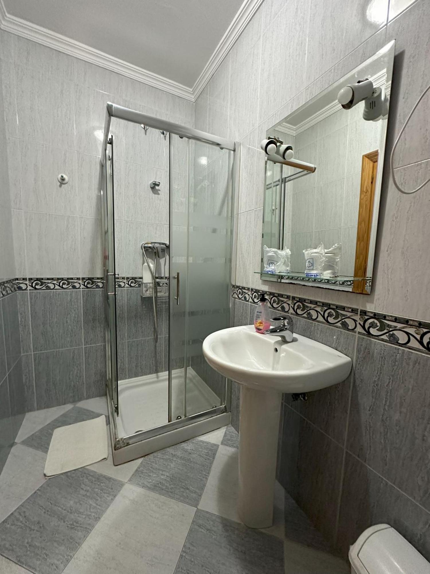 Hostal Avenida تابيرناس المظهر الخارجي الصورة