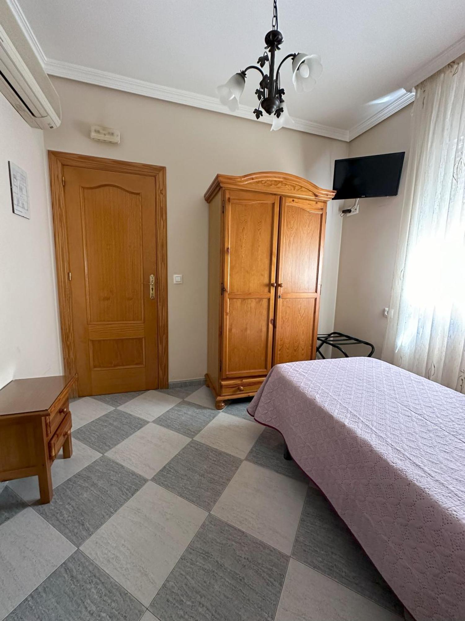 Hostal Avenida تابيرناس المظهر الخارجي الصورة