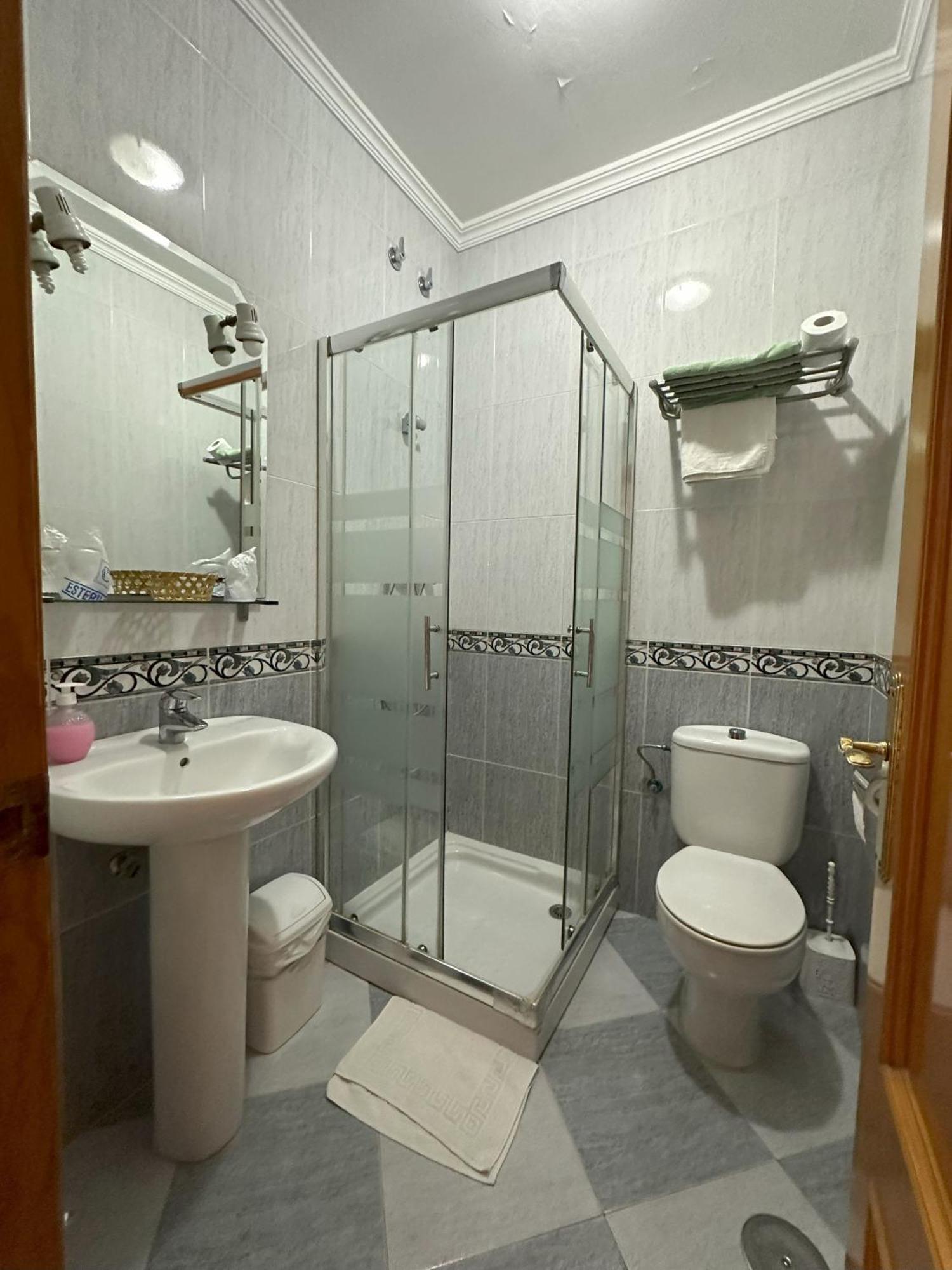 Hostal Avenida تابيرناس المظهر الخارجي الصورة