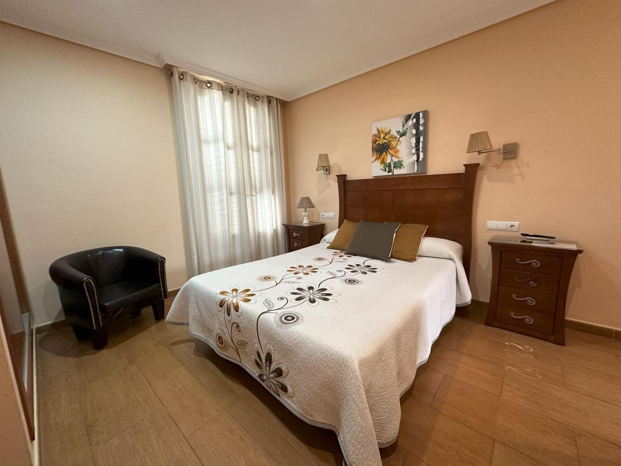 Hostal Avenida تابيرناس المظهر الخارجي الصورة