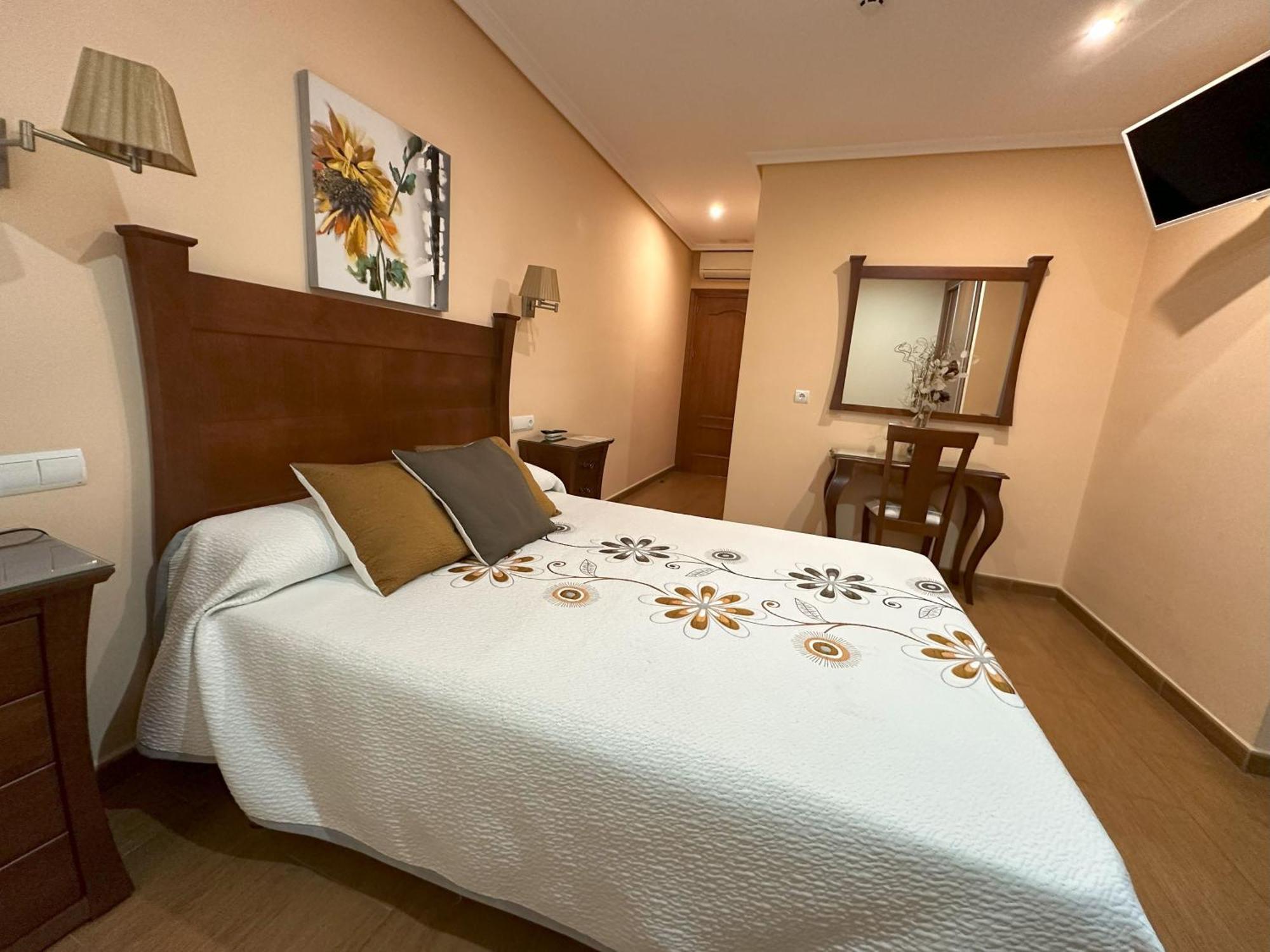 Hostal Avenida تابيرناس المظهر الخارجي الصورة