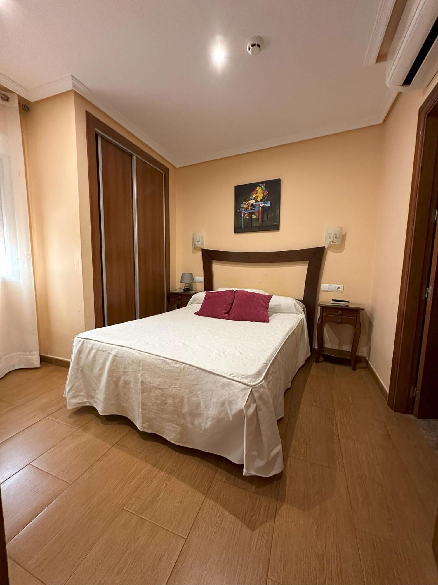 Hostal Avenida تابيرناس المظهر الخارجي الصورة